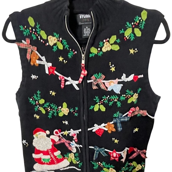Black Vintage Christmas Sweater Vest Featuring Santa And A Clothesline Size M - Picture 2 of 6